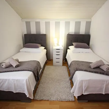 דירה Neda - Two Bedroom